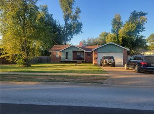 1005 NE 2nd St, Bentonville, AR 72712