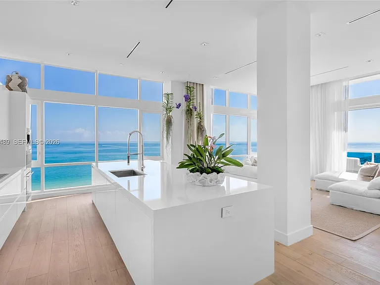 102 24th St #Penthouse 1610 — Photo 8
