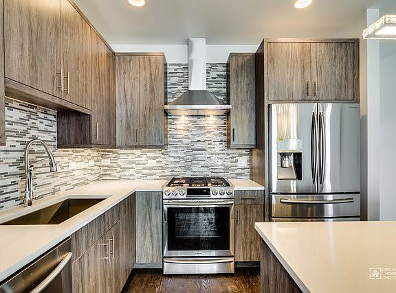 2nd image of 855 N Francisco Ave #1