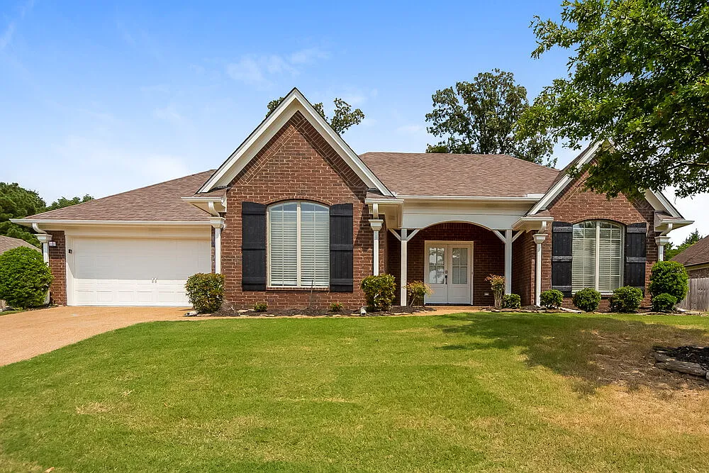 3 bed, 2.0 bath, 1826 sqft, $2,930 — Photo 1