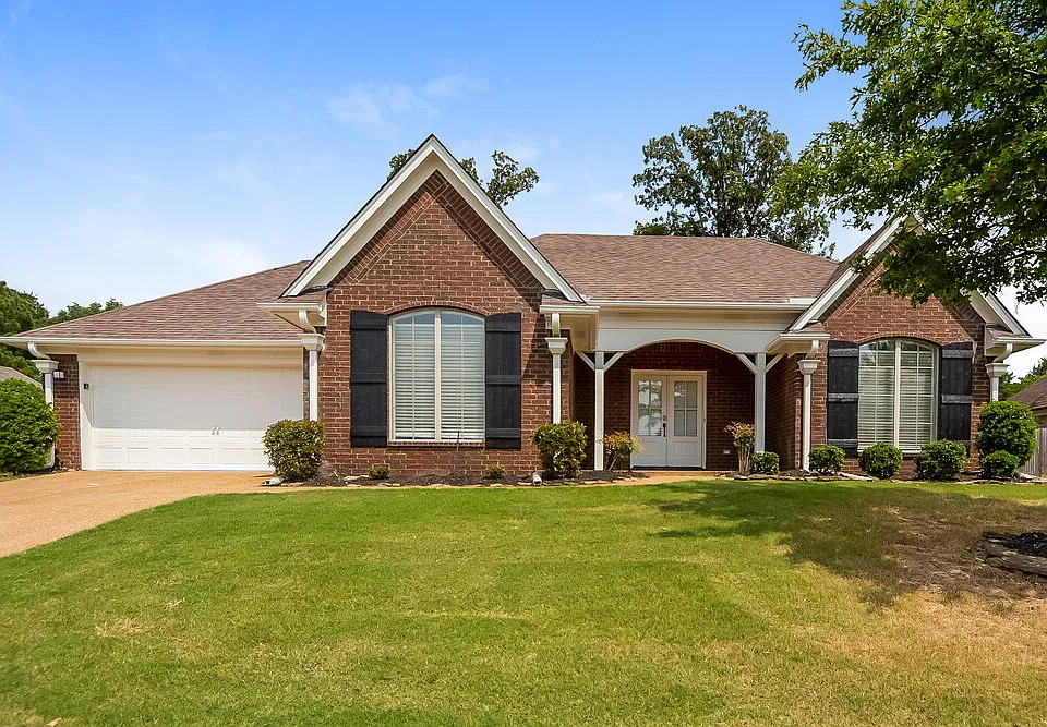 1406 Lake Front Dr E