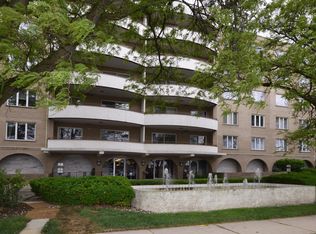 6400 N Cicero Ave APT 208, Lincolnwood, IL