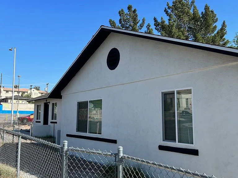 1501 Stewart Ave — Photo 2
