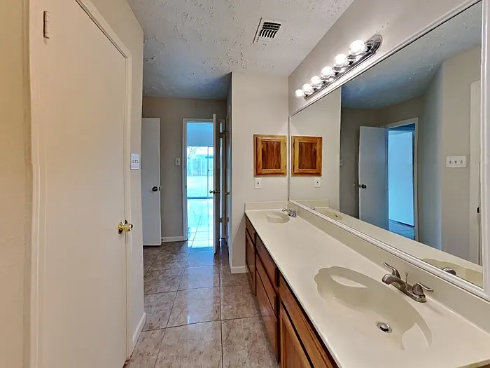 907 Briarcreek Dr — Photo 11