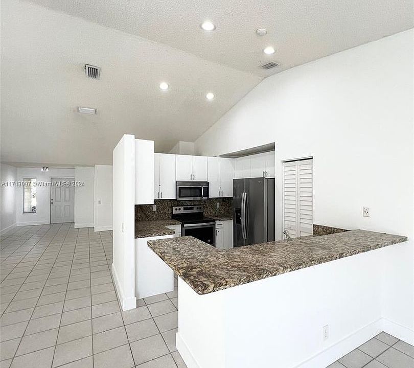 1st image of 1427 Presidio Dr #1427