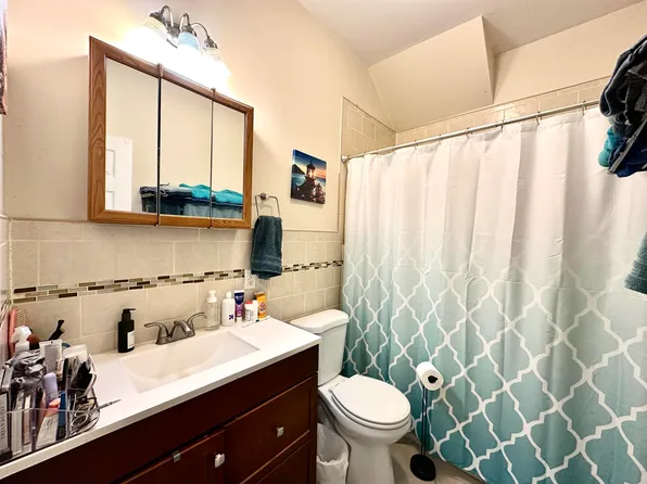 687 Bergen Avenue image 10 of 13