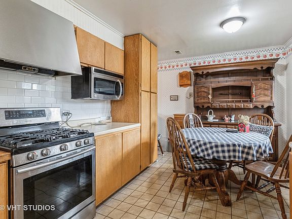 3rd image of 1330 N Race Ave