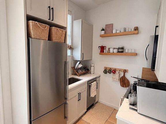 4th image of 230 W 97th St Penthouse 2