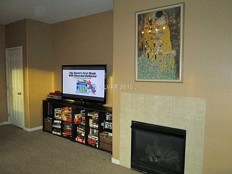 Ent. Niche and Fireplace