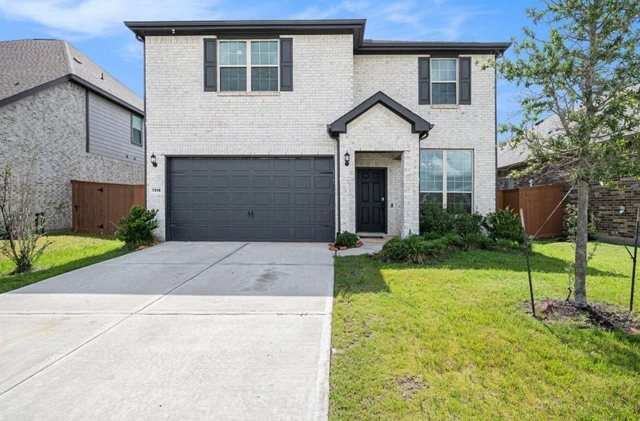4 bed, 2.5 bath, 3067 sqft, $3,150 — Photo 1