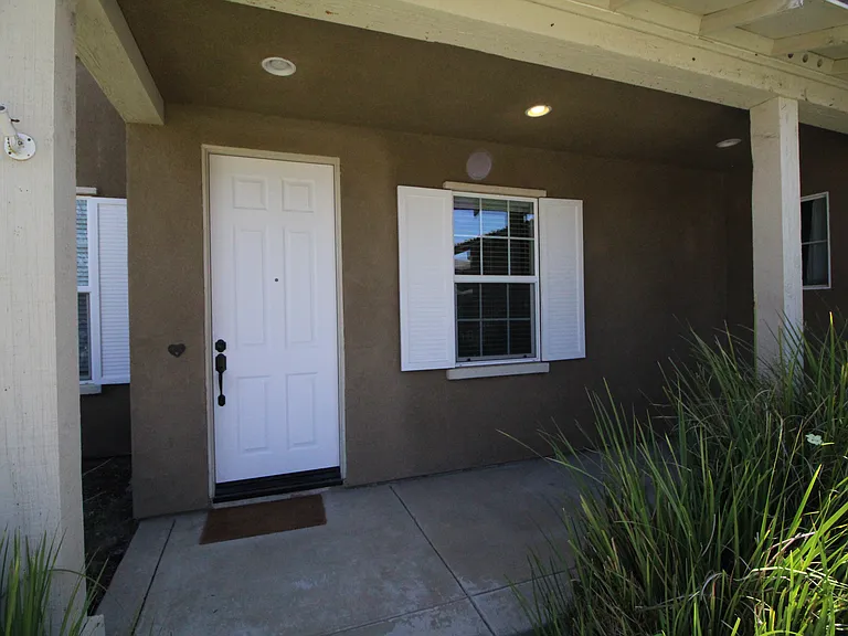 35222 Azalea Ln — Photo 2