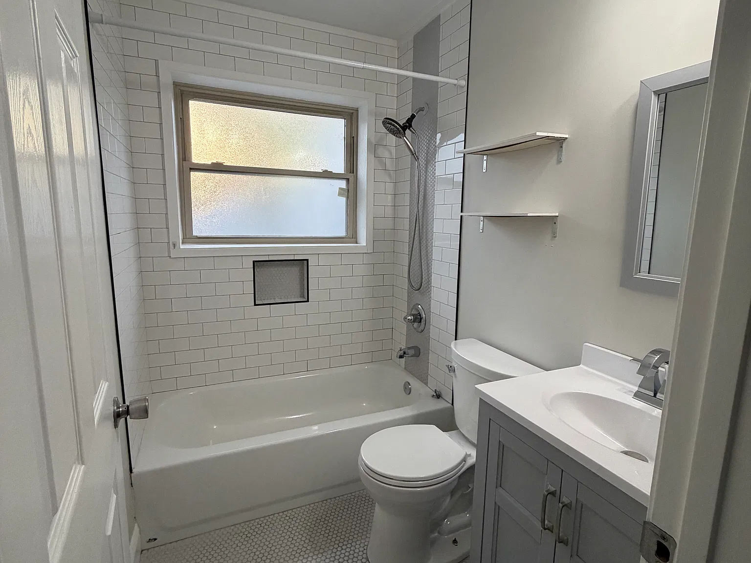 3 bed, 925 sqft, $1,550 — Photo 2