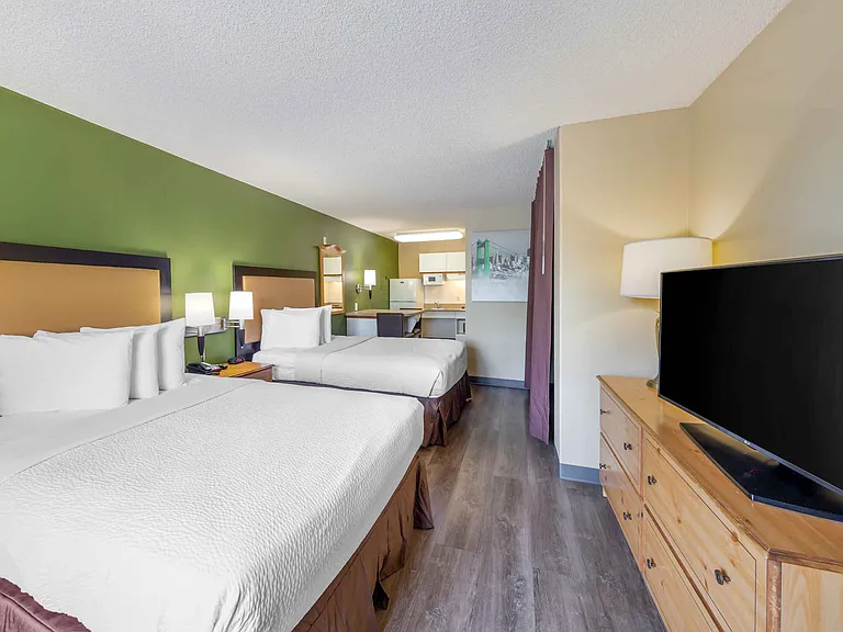 Studio Suite - 2 Full Beds