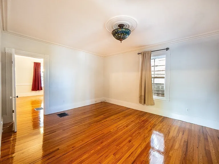 12 Adella Pl — Photo 9