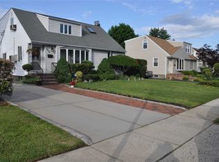 1036 Jerome Rd, Franklin Square, NY 11010