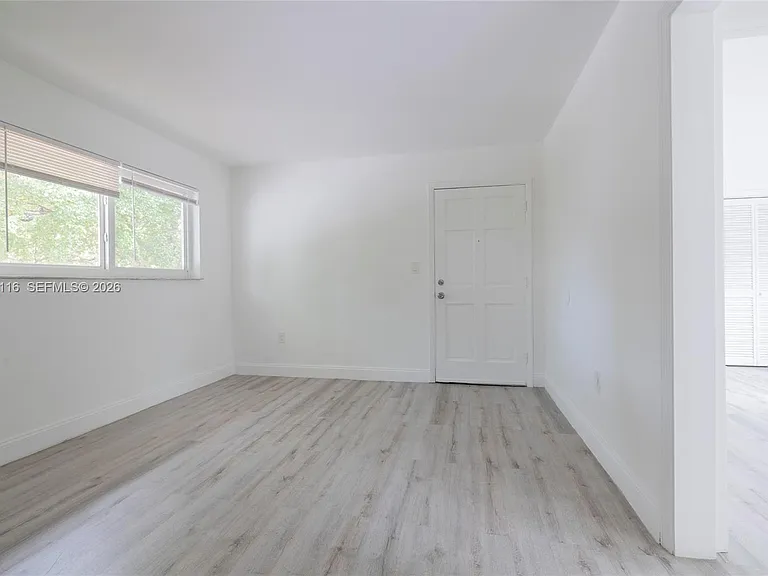 1091 SW 4th St #2 — Photo 16