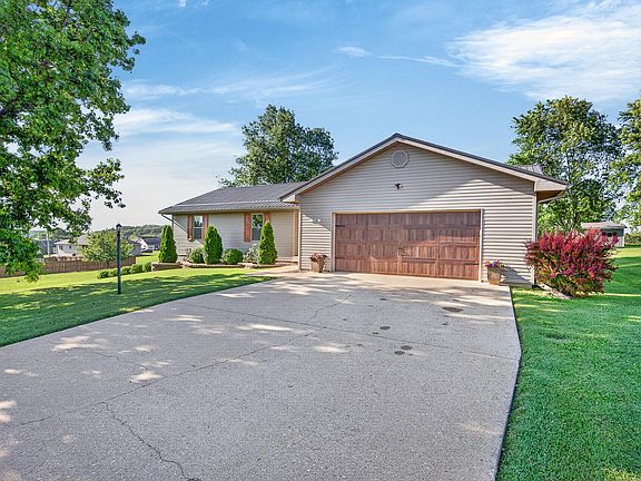 2nd image of 220 Bonnie Drive