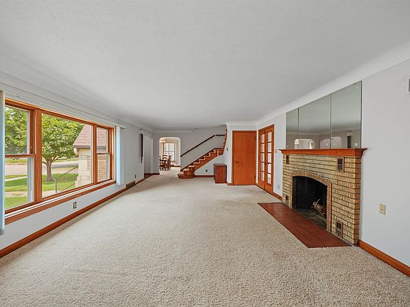 4th image of 106 N Oakdale Ave