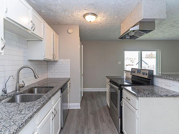 2nd image of 5003 Sandalwood Ln