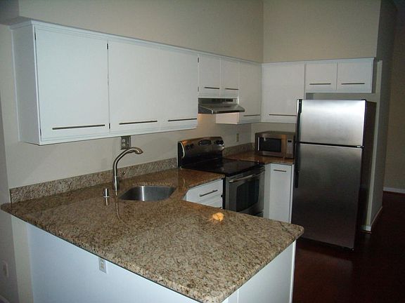 3rd image of 1315 Delaware Ave APT 14