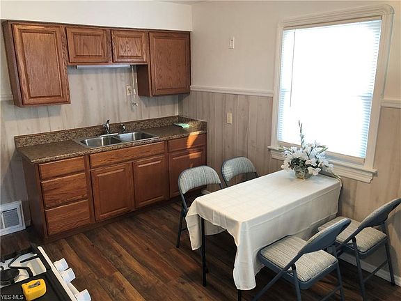 5th image of 3308 Russell Ave