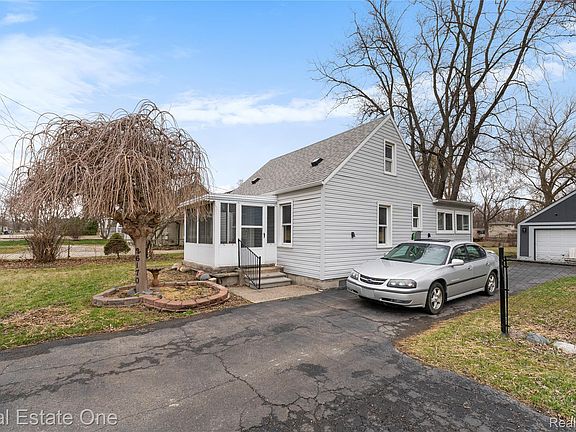 2nd image of 26170 Wick Rd