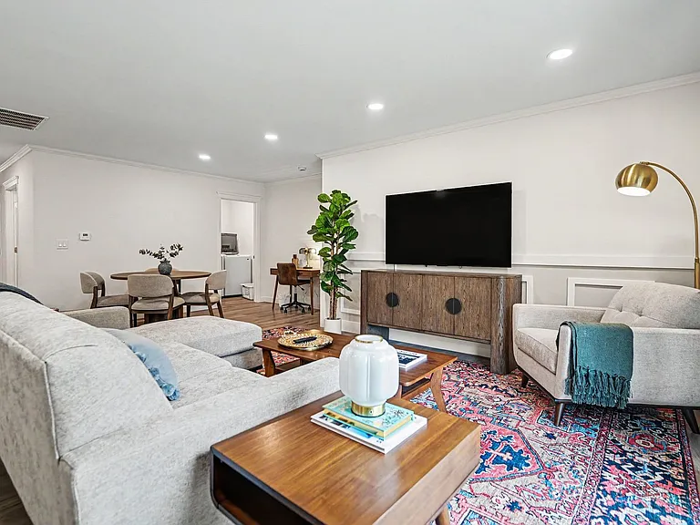 2056 Thimble Creek Dr — Photo 2
