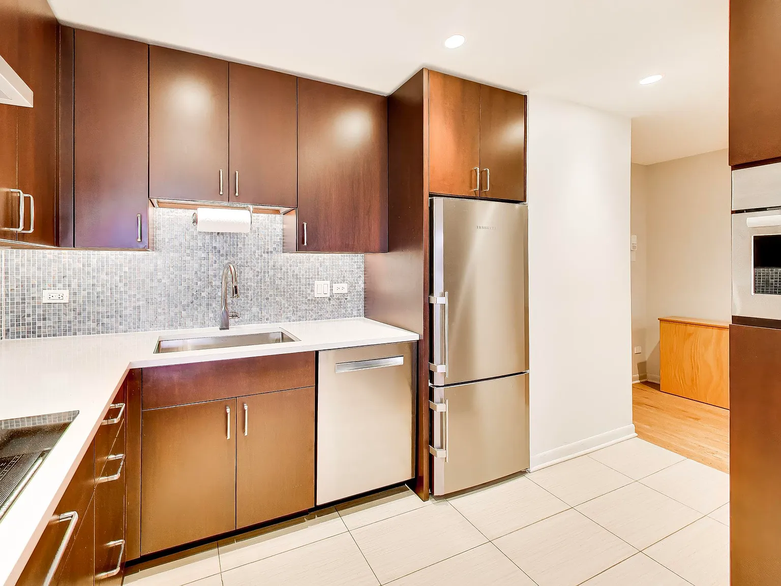 2 bed, 940 sqft, $2,850 — Photo 2
