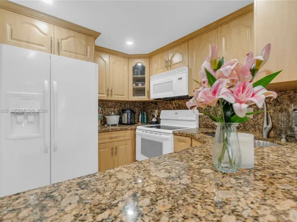 17101 NW 57th Ave APT 110, Miami Gardens, FL 33055