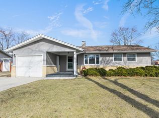 26 Evergreen St, Elk Grove Village, IL 60007