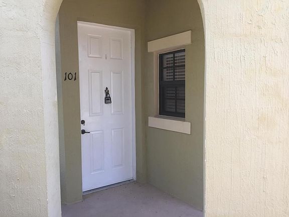 2nd image of 425 La Travesia Flora St #101