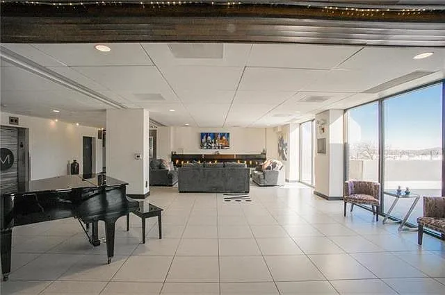Studio, 481 sqft, $1,400 — Photo 2