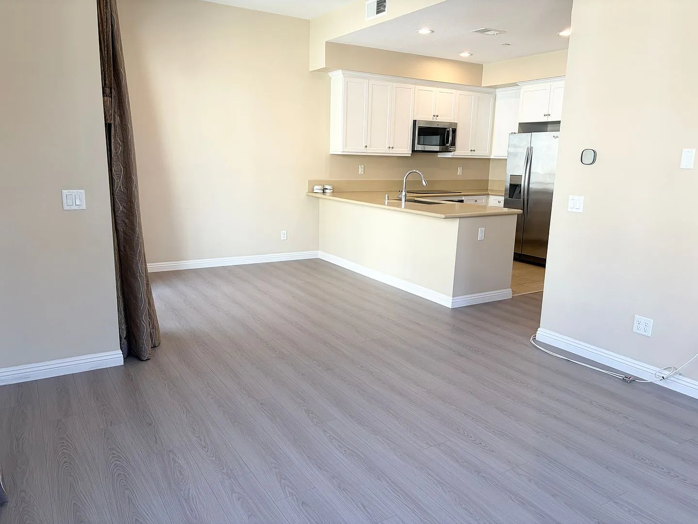 Stylish 3-Story Townhome with Balcony & Open-Concept Living — Photo 4