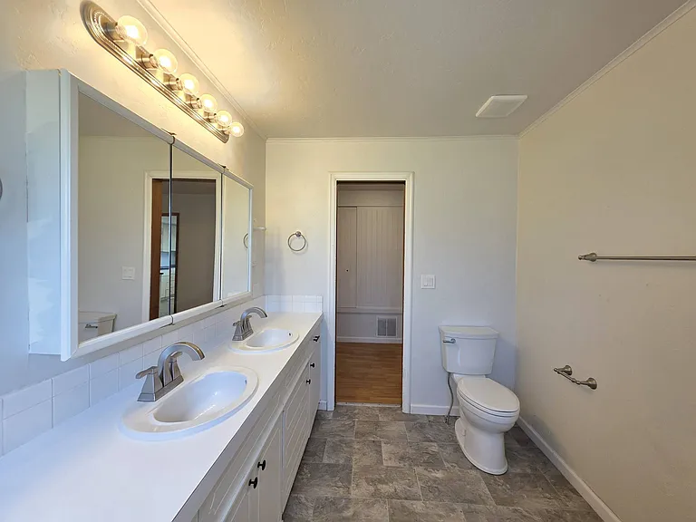 1325 N Cleveland St — Photo 17