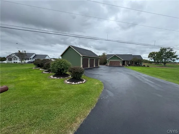 399 Center Rd, Pennellville, NY 13132
