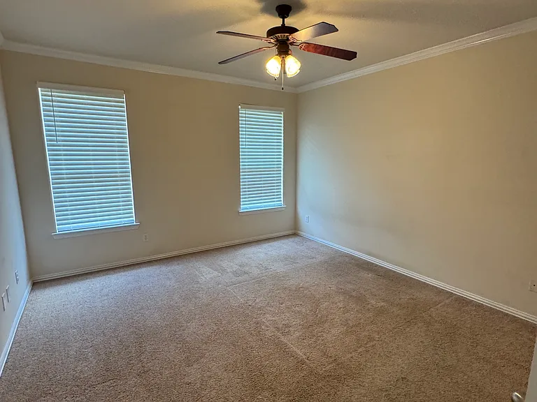 14927 Riverside Dr — Photo 19