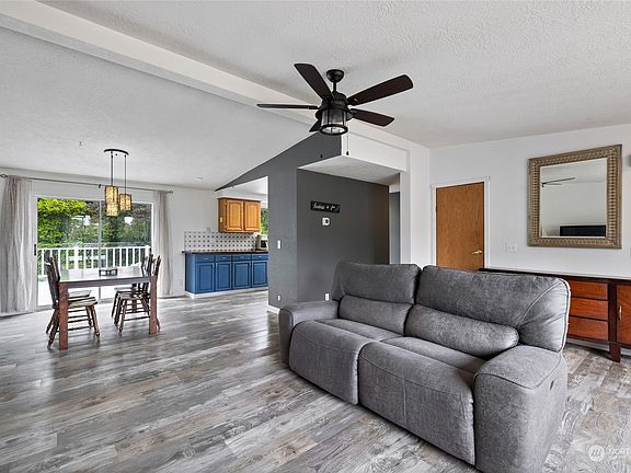 3rd image of 8270 6th Avenue NE