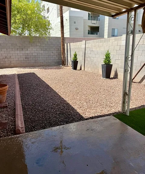 1120 S Hazelton Ln — Photo 21