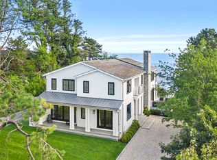 38 Aqua Dr, Southampton, NY 11968