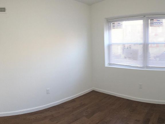 3rd image of 916 Snyder Ave