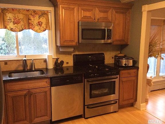 2nd image of 138 Pollok Pl