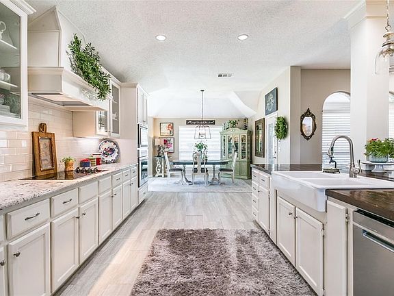 3rd image of 917 Dogwood Ln