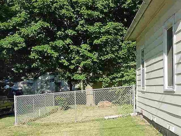 2nd image of 308 N Ferry St
