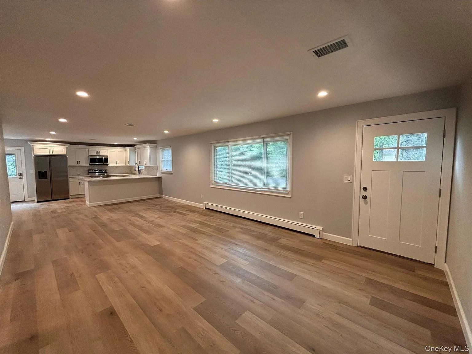 6 bed, 3.0 bath, 2550 sqft, $5,900 — Photo 3
