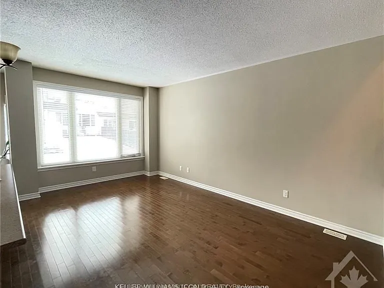 957 Fletcher Cir — Photo 5
