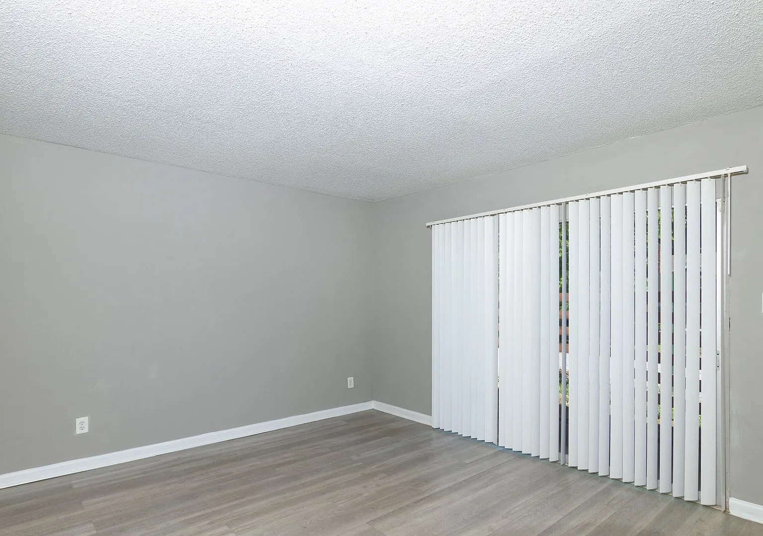 1834 John Calvin Ave — Photo 4