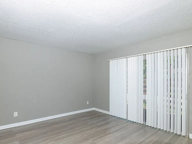 1834 John Calvin Ave — Photo 4