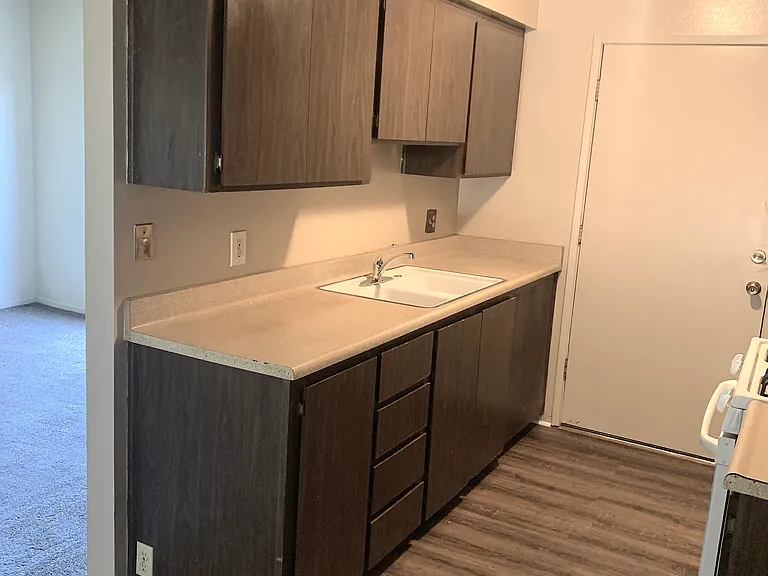 Glenn Apartments — Photo 20