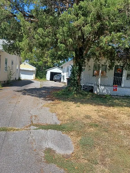 2 bed, 860 sqft, $960 — Photo 2