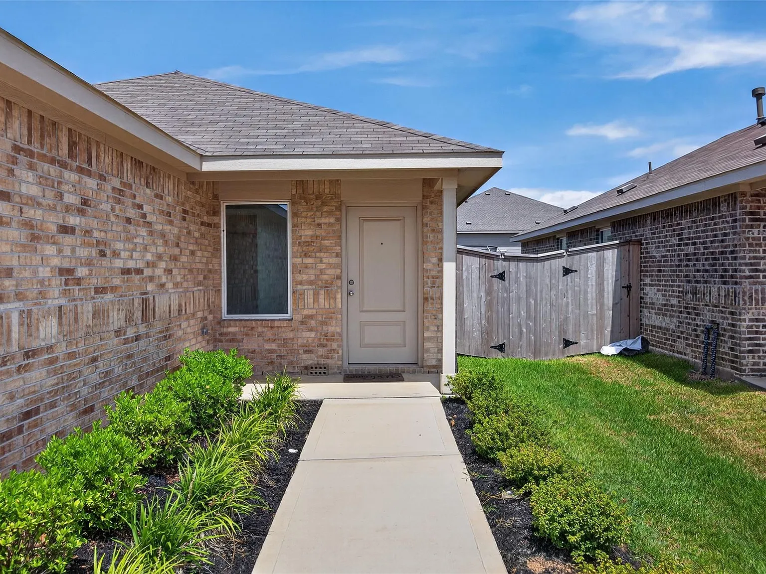 3 bed, 2.0 bath, $1,900 — Photo 4